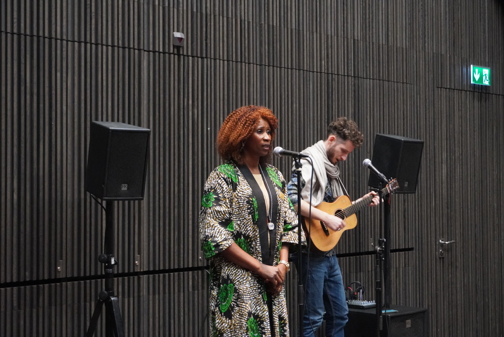 Klingende Botschaften: Fatou Diatta arbeitet verbindet ihre Arbeit als Musikerin mit ihrem Engagement gegen weibliche Genitalbeschneidung.