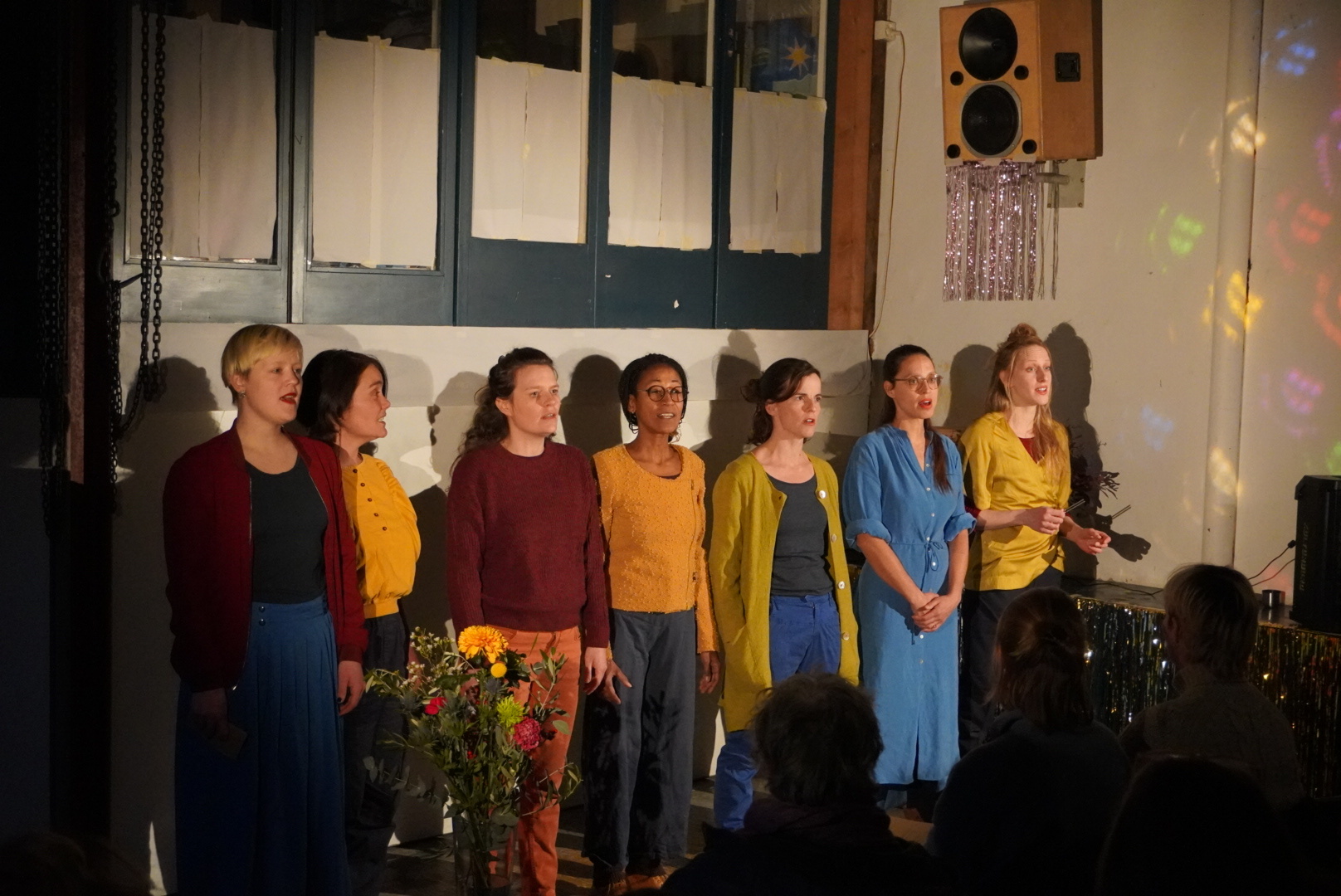 Strong voices: Concert with the seven voices of the Fimmene before the film "My Name is Happy".